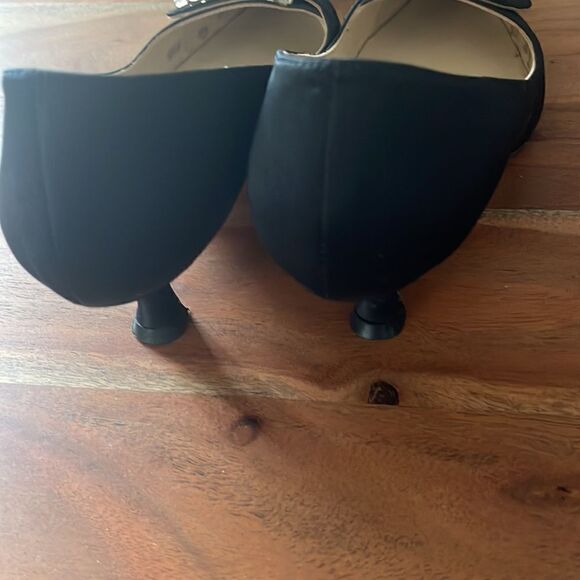 Beautiful Manolo shoes - Picture 3 of 4
